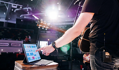 A guitarist using Loop